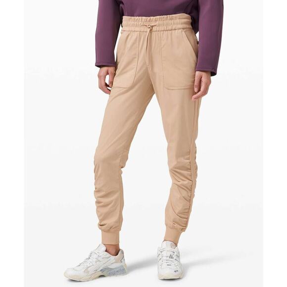 Lululemon Beyond the Studio Jogger Cafe Au Lait Women's Size 6 - Picture 1 of 12